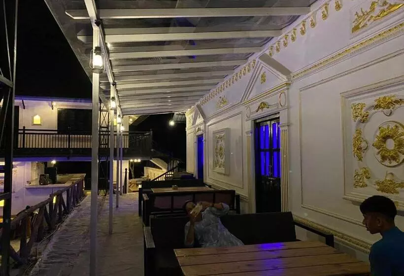 استراحتگاه Trishuli Villa