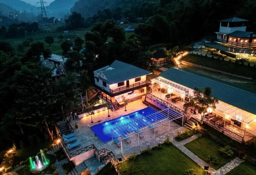 استراحتگاه Trishuli Villa