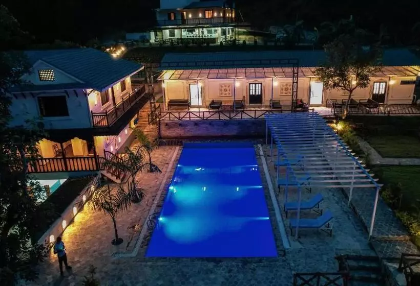 استراحتگاه Trishuli Villa