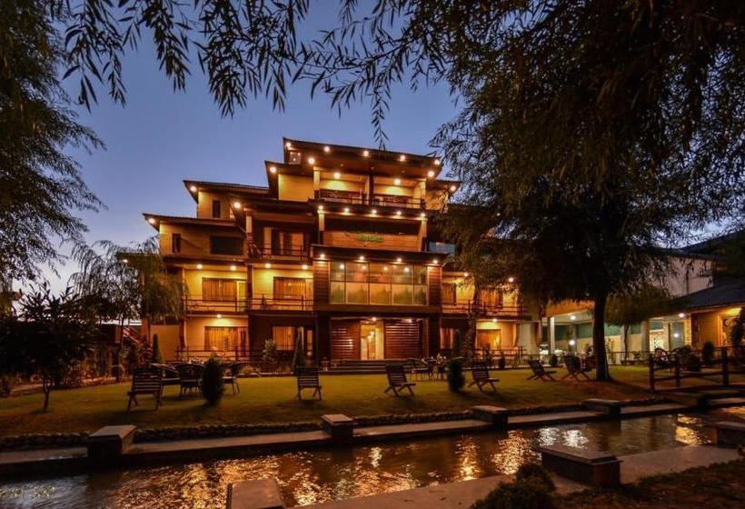 בית מלון כפרי Eden Resorts And Suits