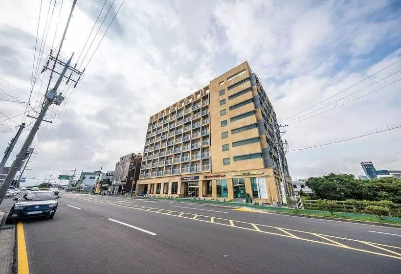 ホテル Golden Tulip Jeju Seongsan