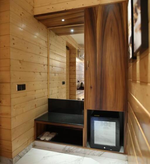 Kasauli Hills Resort