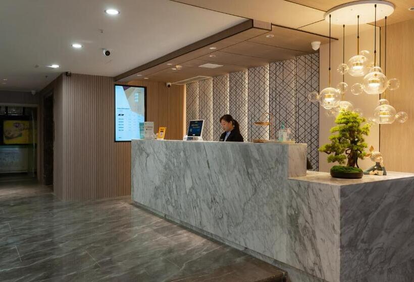 昊丽贵阳喷水池地铁站酒店