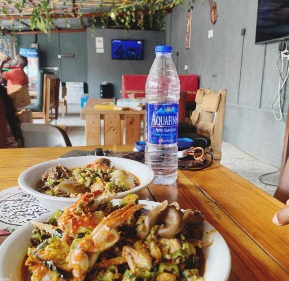 هتل Eclat Resto Sport Bar & Apartments