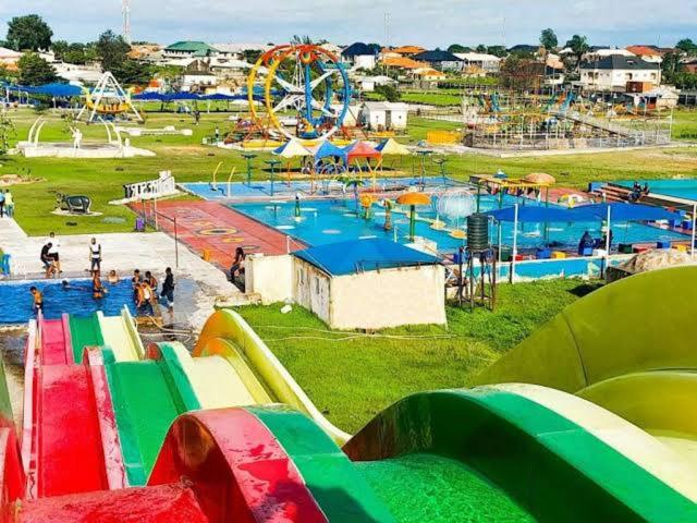 هتل Eclat Resto Sport Bar & Apartments