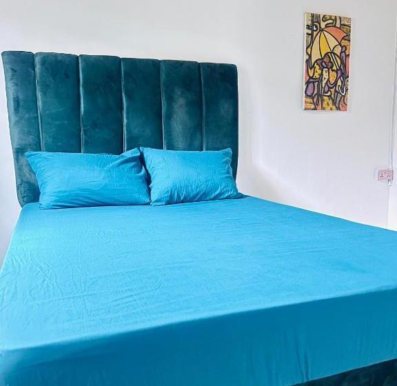 هتل Eclat Resto Sport Bar & Apartments