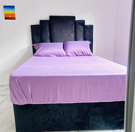 هتل Eclat Resto Sport Bar & Apartments