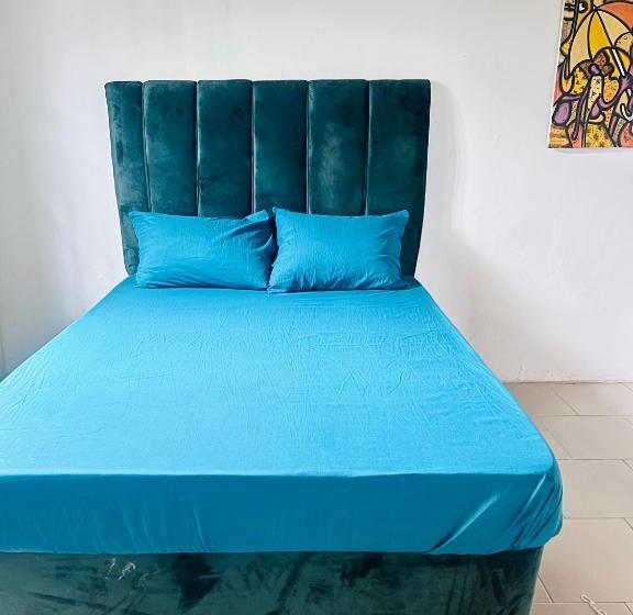 هتل Eclat Resto Sport Bar & Apartments