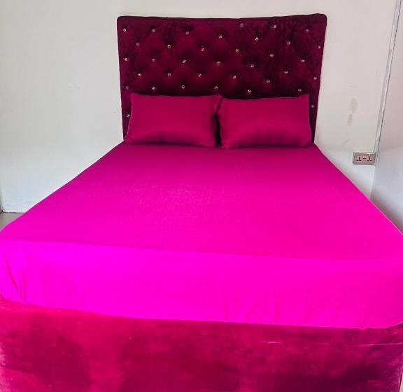 هتل Eclat Resto Sport Bar & Apartments