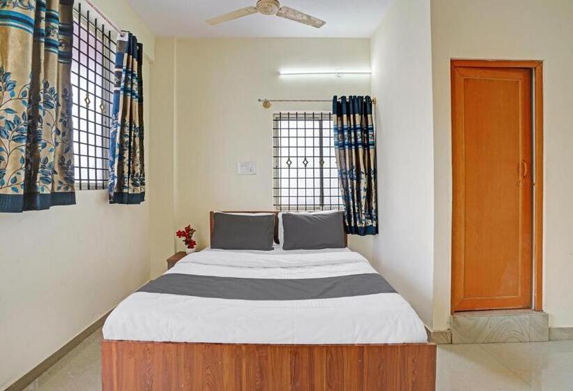 Отель Oyo Sv Lodge