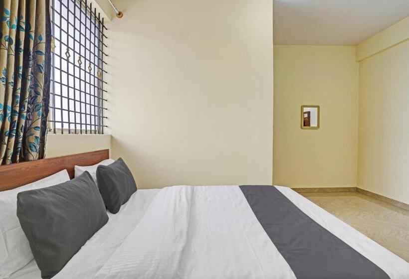 Отель Oyo Sv Lodge