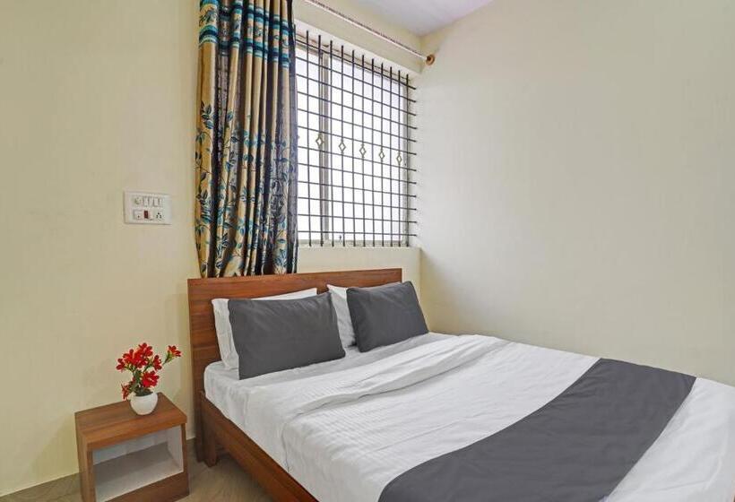 Отель Oyo Sv Lodge