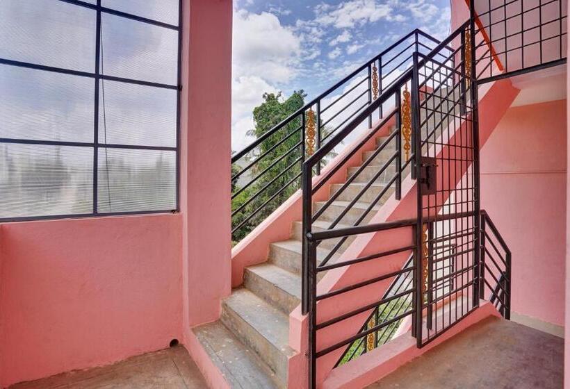 Отель Oyo Sv Lodge