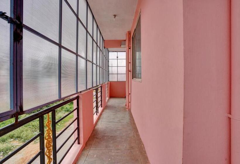 Отель Oyo Sv Lodge