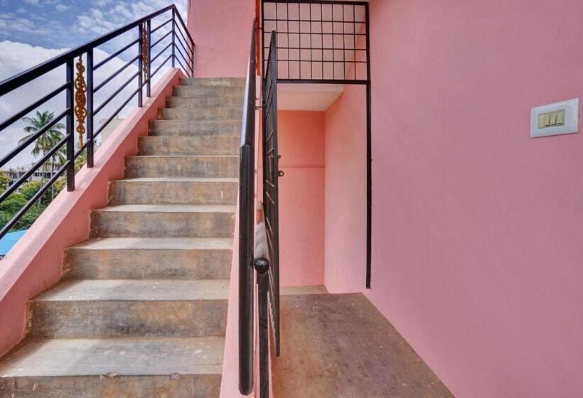 Отель Oyo Sv Lodge