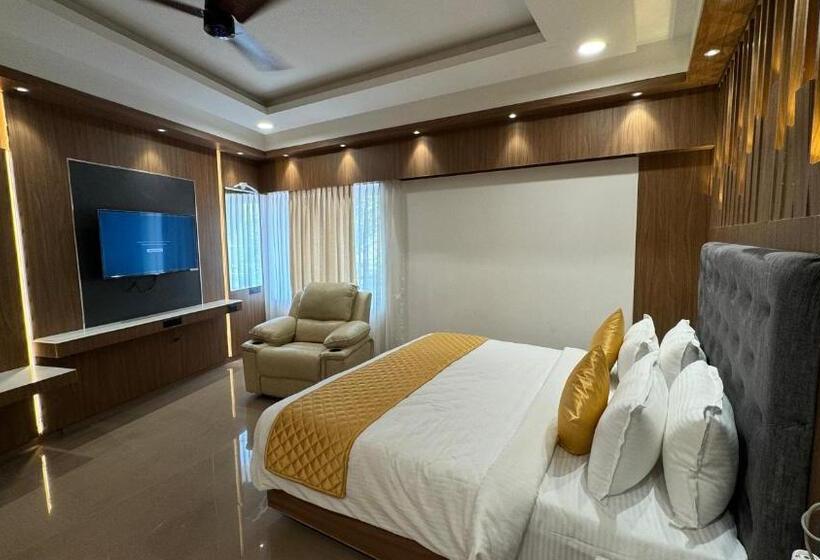 Hotel Royalstay Main