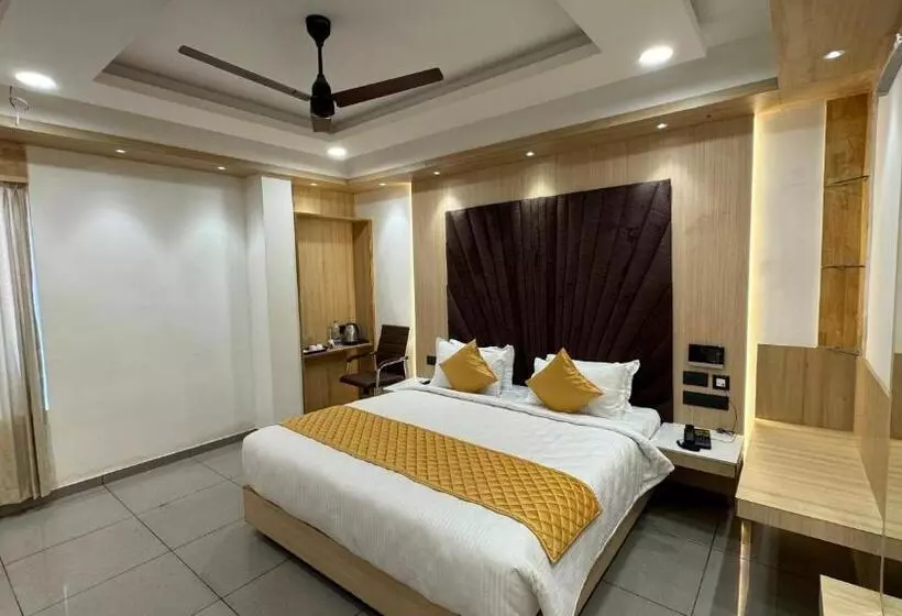 Hotelli Royalstay Main