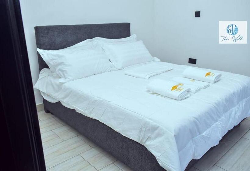 پانسیون The Bodega Well