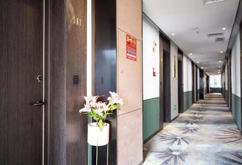 重庆陌遇酒店   人民大礼堂地铁站店