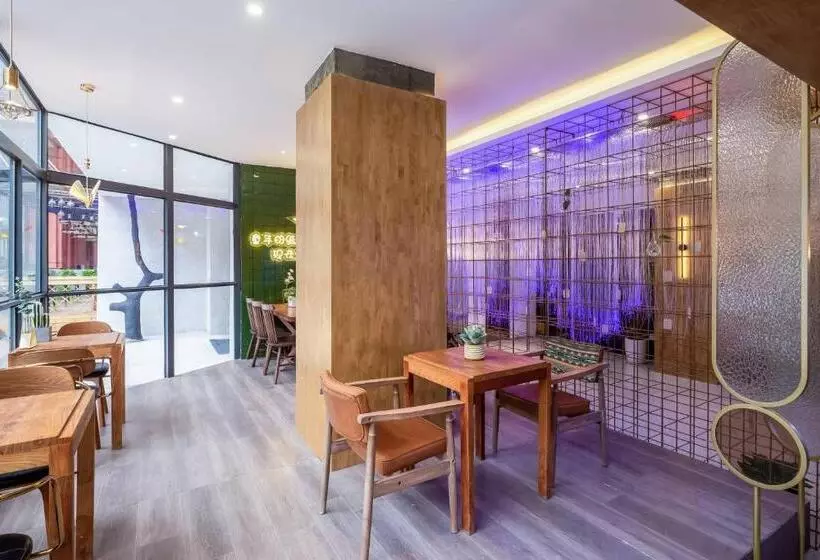 重庆陌遇酒店   人民大礼堂地铁站店