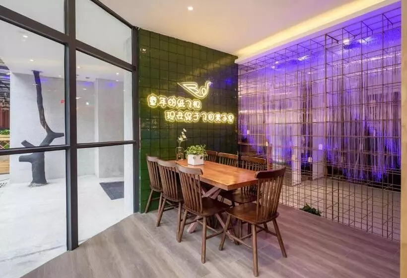 重庆陌遇酒店   人民大礼堂地铁站店