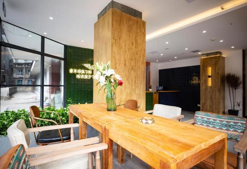 重庆陌遇酒店 人民大礼堂地铁站店