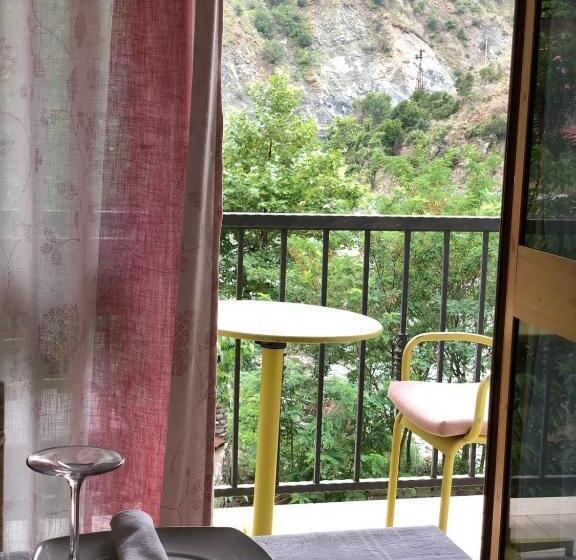 تختخواب و صبحانه Restorant Kajala Balla