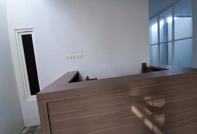 Otel Capital O 94128 The Bale Teras T