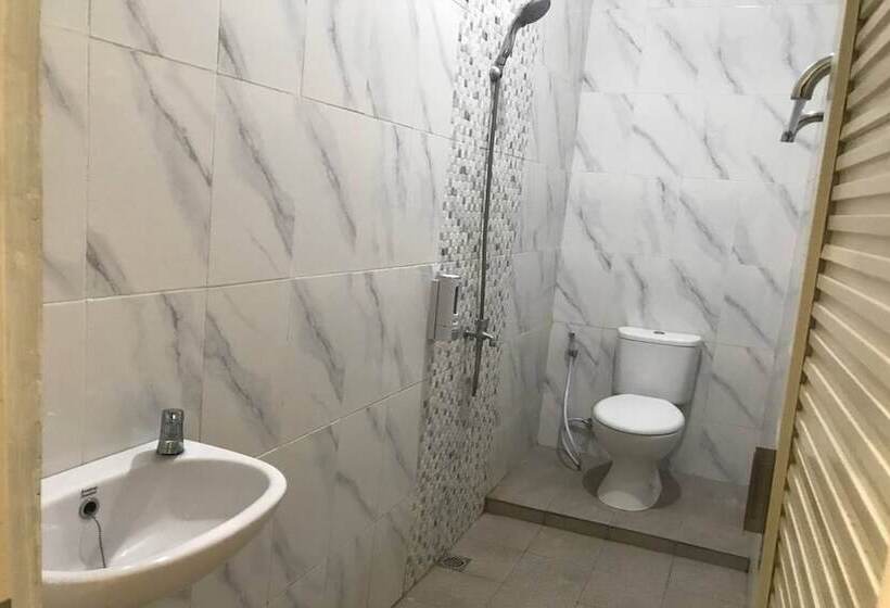 Otel Capital O 94128 The Bale Teras T