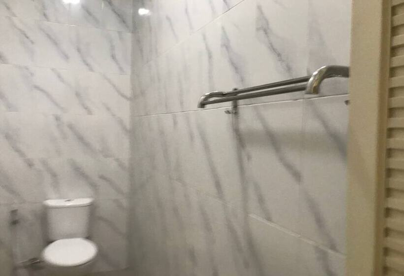 Otel Capital O 94128 The Bale Teras T