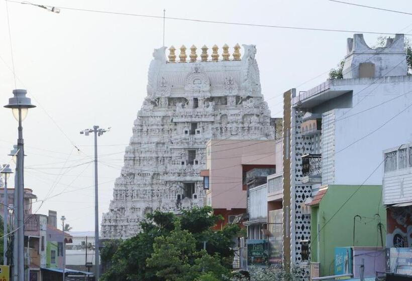 Отель Eagle Inn Stay