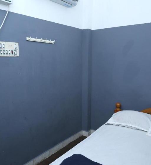 Отель Eagle Inn Stay