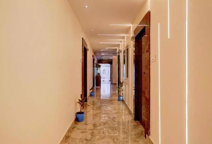 ホテル Super Townhouse Khammam Formerly Bluemoon