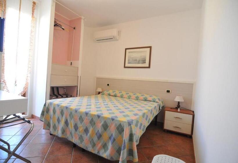 פנסיון Casa Blanca