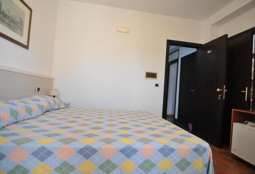 פנסיון Casa Blanca