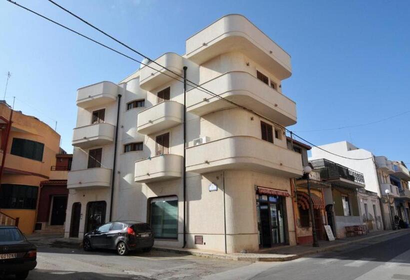 פנסיון Casa Blanca