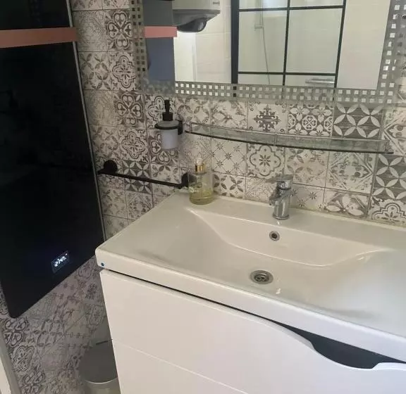 Majatalo Chez Le Colonel Pool House