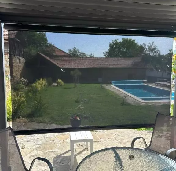 Majatalo Chez Le Colonel Pool House