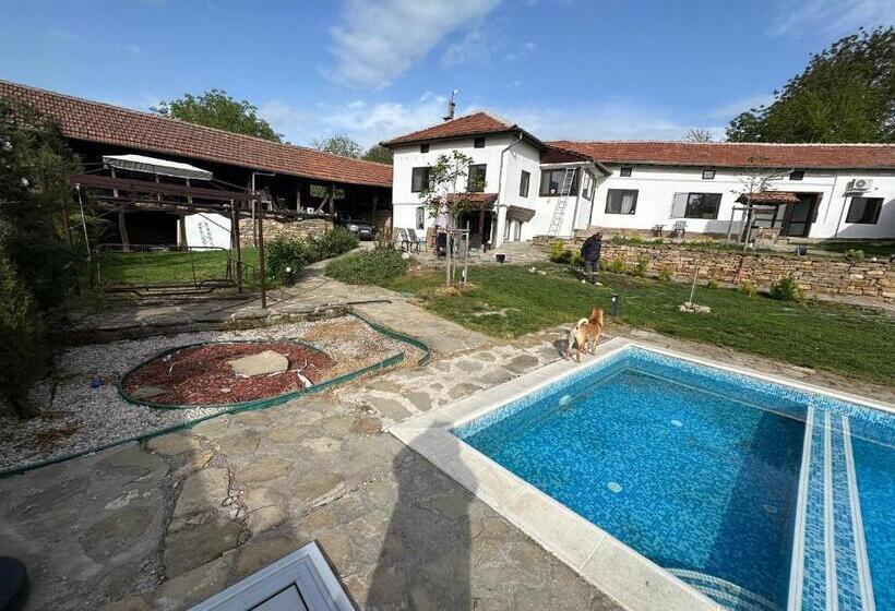 פנסיון Chez Le Colonel Pool House