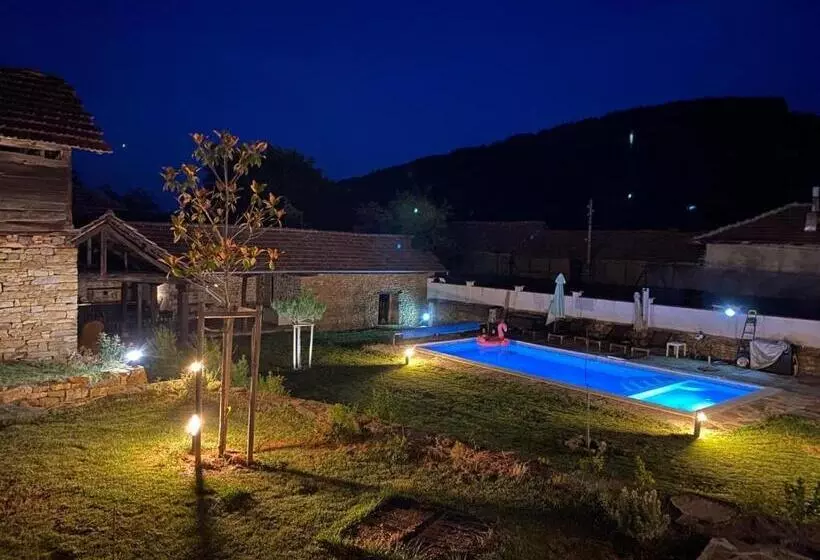 Majatalo Chez Le Colonel Pool House