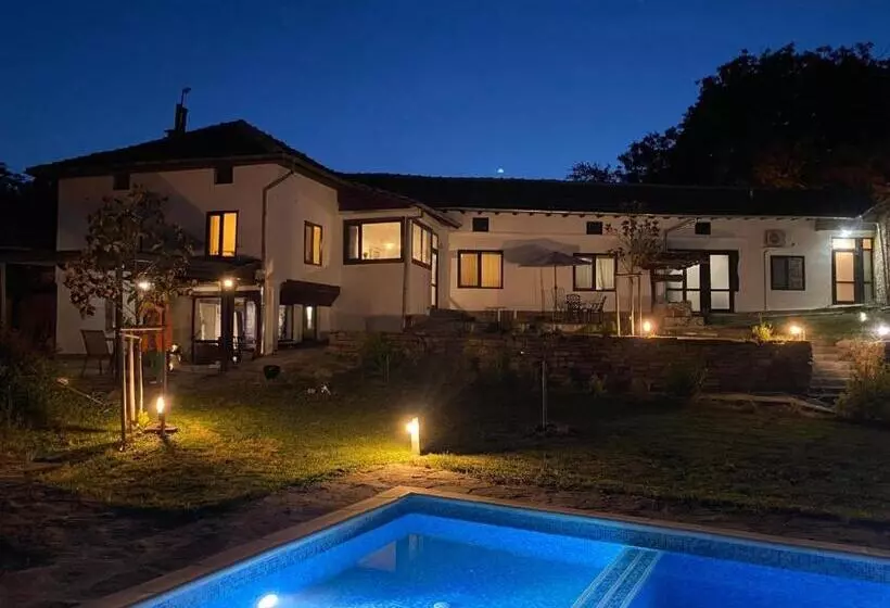 Majatalo Chez Le Colonel Pool House