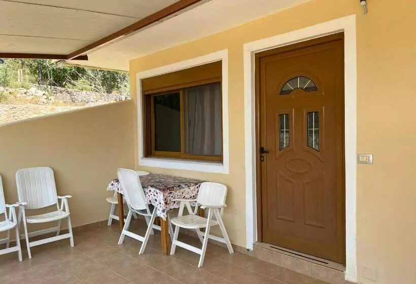 Majatalo Dimas Apartments