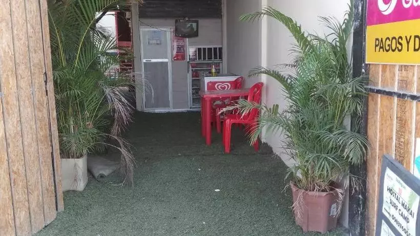 ペンション Hostal Makai Surf Camp