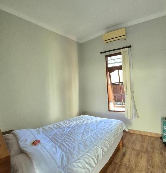 פנסיון Villa Makmur