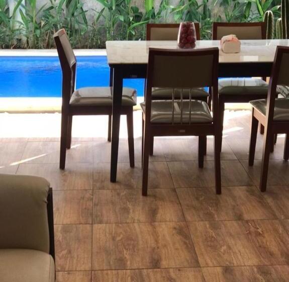 פנסיון Villa Makmur