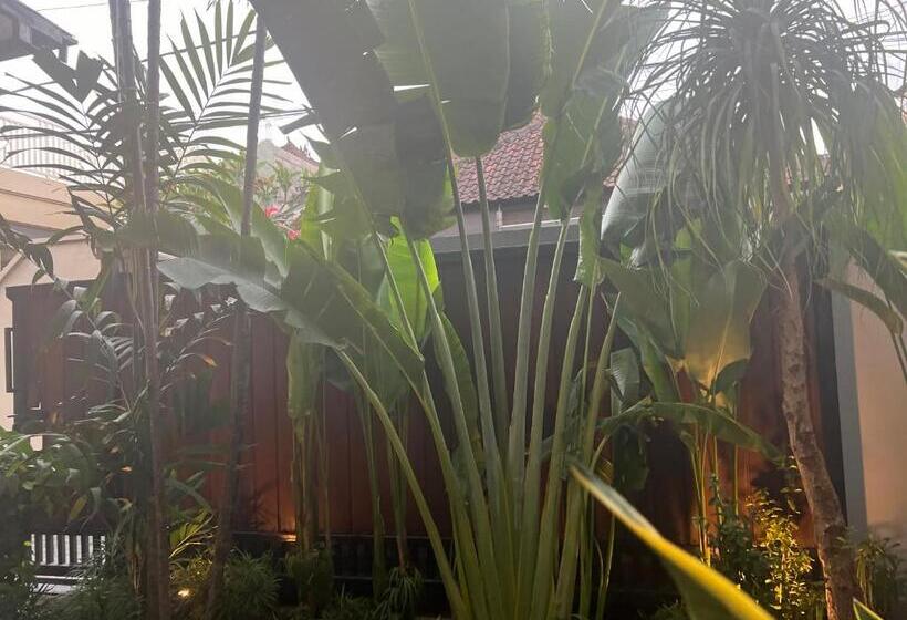 פנסיון Villa Makmur