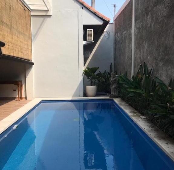 פנסיון Villa Makmur