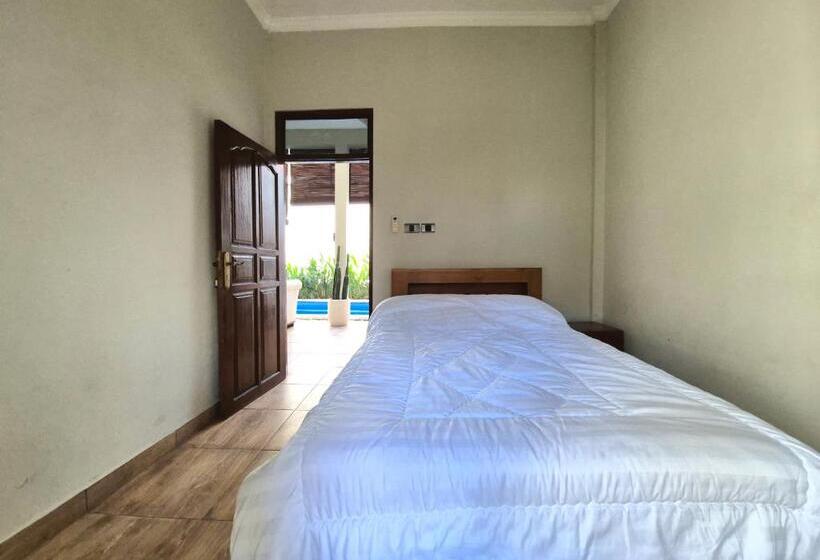 פנסיון Villa Makmur