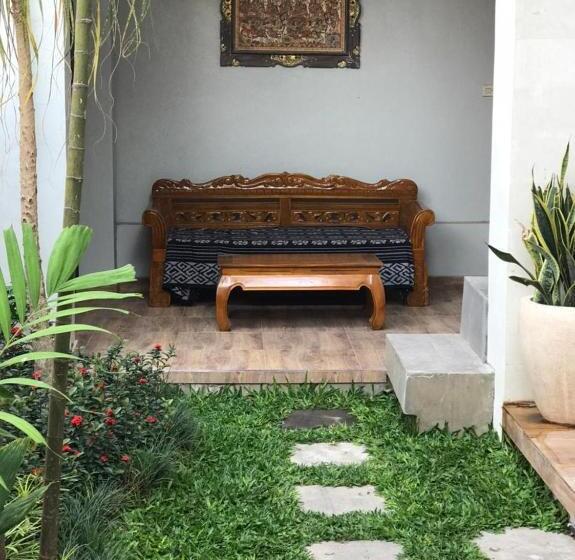 פנסיון Villa Makmur