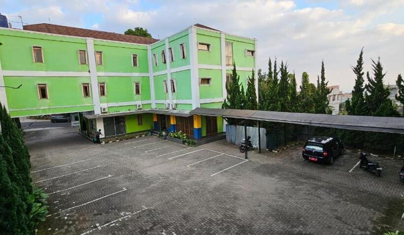 Hotell Cemara Hijau